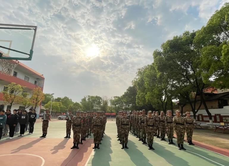  預防溺水，守護安全—東望教育集團九龍中專學校舉行防溺水主題教育晨會講話