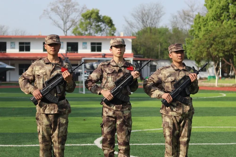 展國防風(fēng)采 塑學(xué)子軍魂--鷹潭九龍職業(yè)中等專業(yè)學(xué)校國防班火熱招生報(bào)名