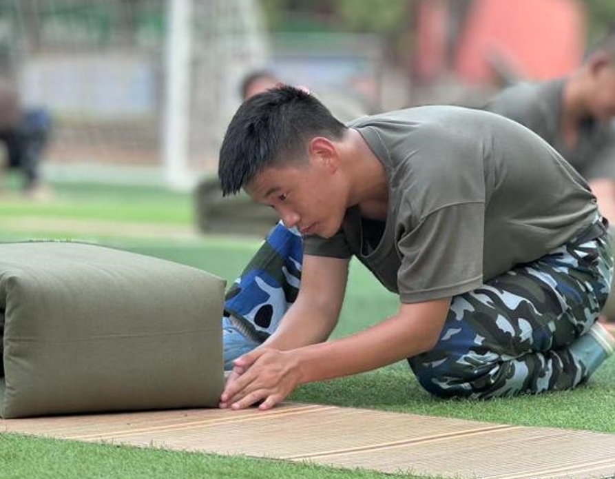 有“被”而來 ?疊出精彩 ——鷹潭東望實(shí)訓(xùn)基地軍訓(xùn)疊被子比賽